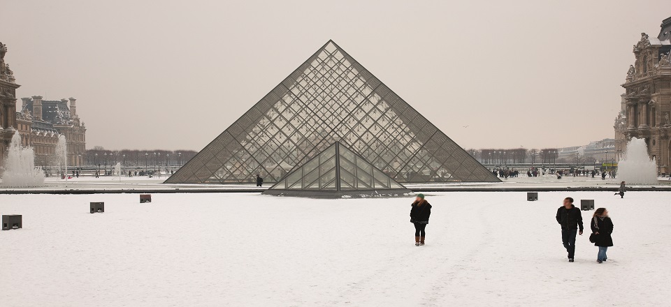 Louvre enneigé